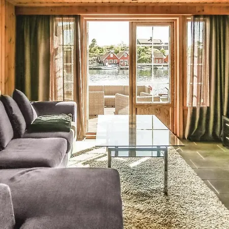 Three-bedroom Holiday In Søgne